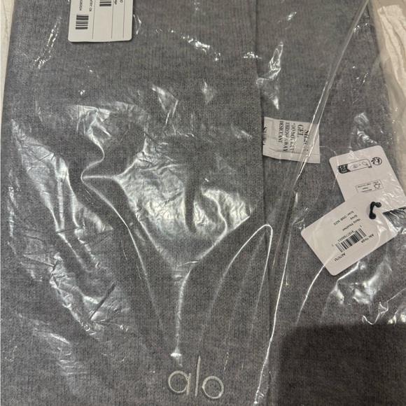 NWT Alo yoga merino wool oversized scarf women - Picture 2 of 5